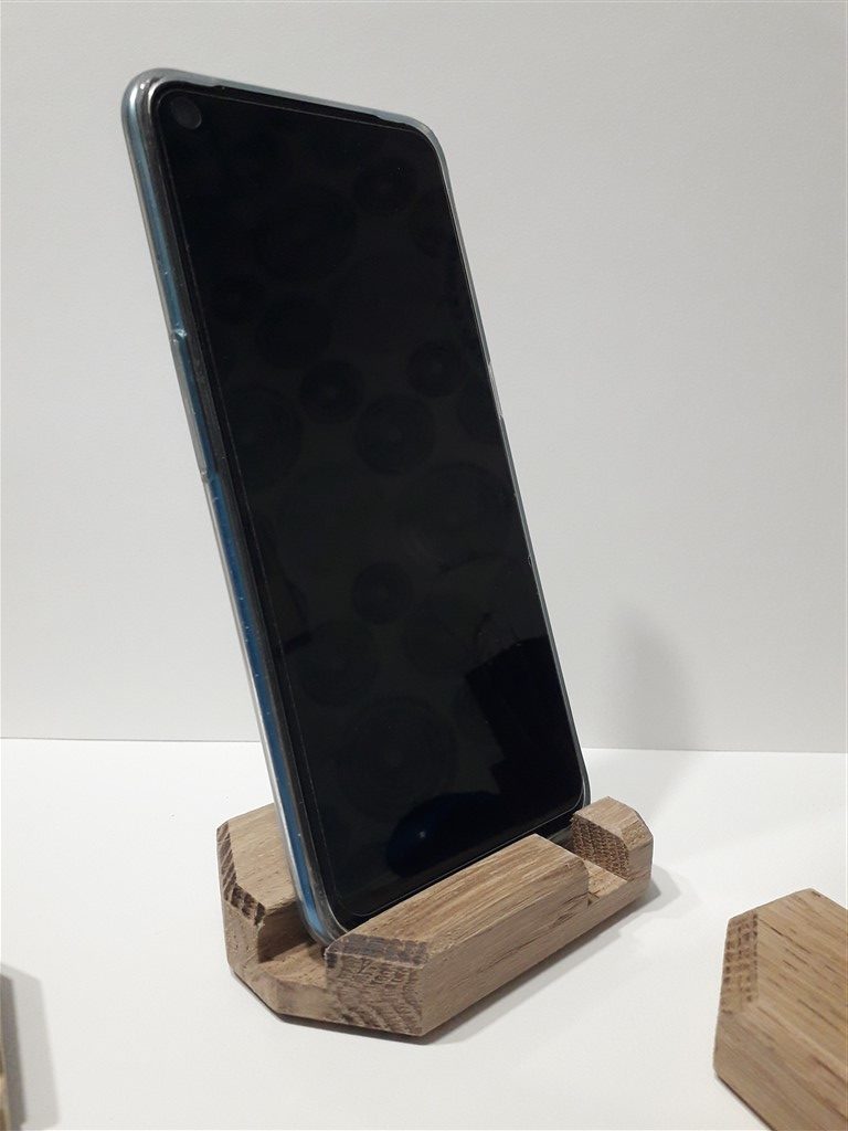 support smartphone/téléphone en bois de chêne par copeaux d'un soir